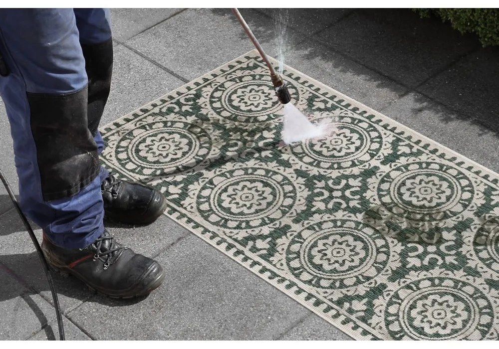 Zeleno-krémový vonkajší koberec NORTHRUGS Jardin, 80 x 250 cm