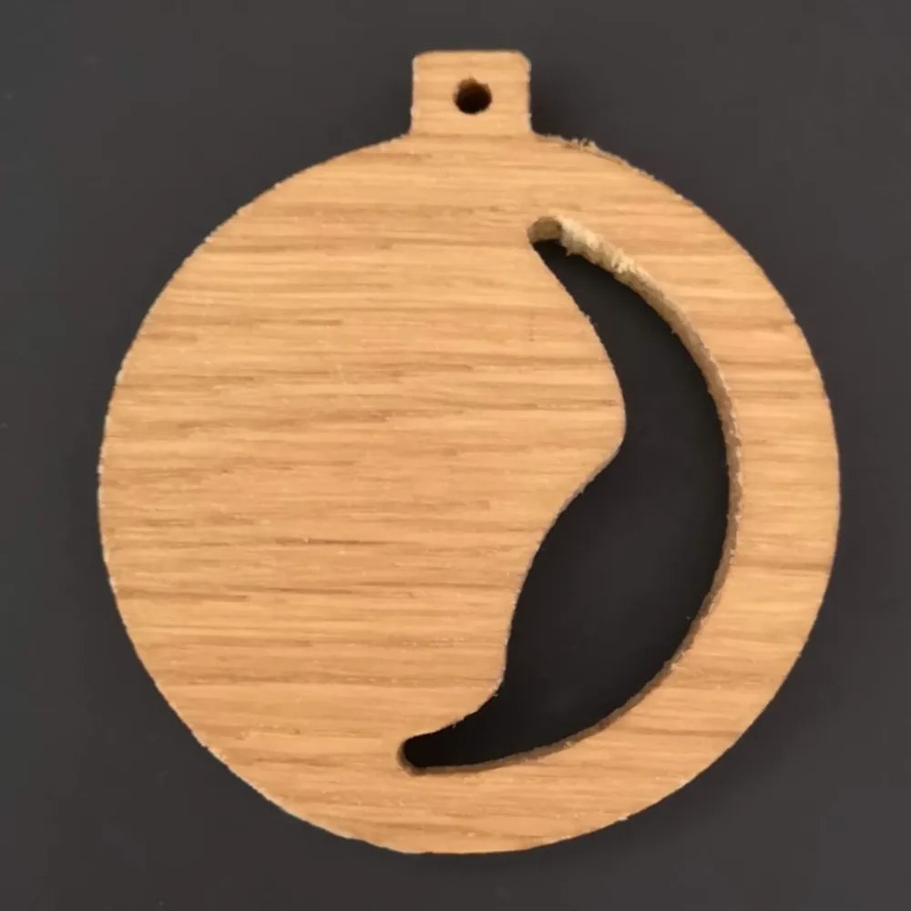 AMADEA Drevená ozdoba z masívu prerezávaná - guľa 6 cm