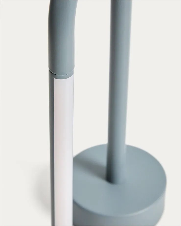 Svetlomodrá kovová LED stolová lampa (výška 30 cm) Bow – Kave Home