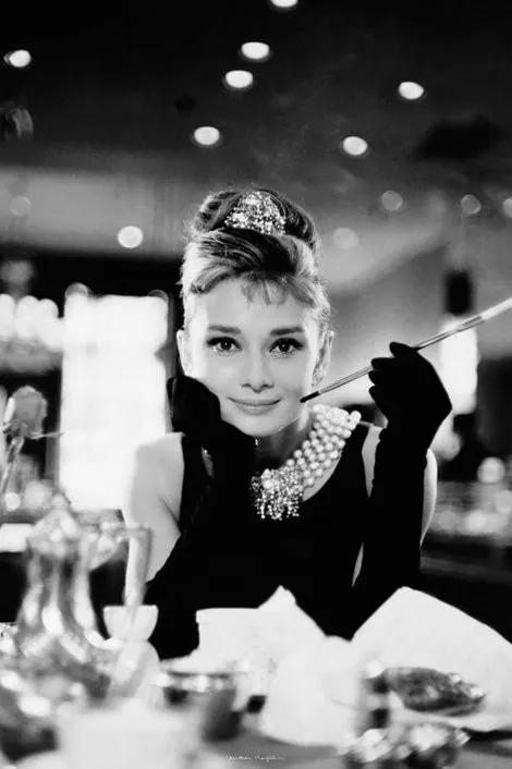 Plagát, Obraz - Audrey Hepburn - breakfast, (61 x 91.5 cm)
