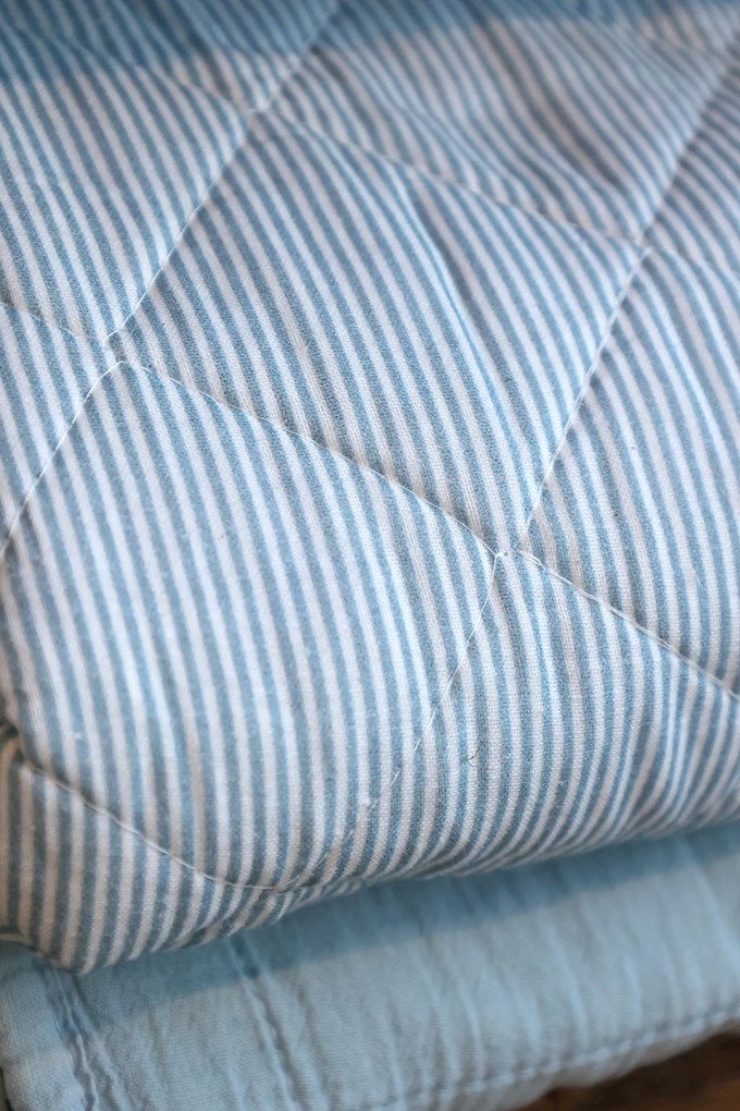 Chic Antique Prešívaný prehoz Aix Milk Boy Stripes 180 × 130 cm