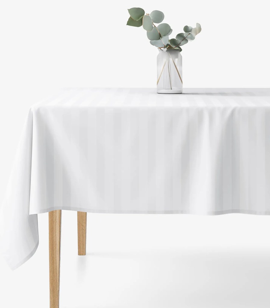 Goldea hranatý damaškový obrus - biele prúžky so saténovým leskom 140 x 220 cm