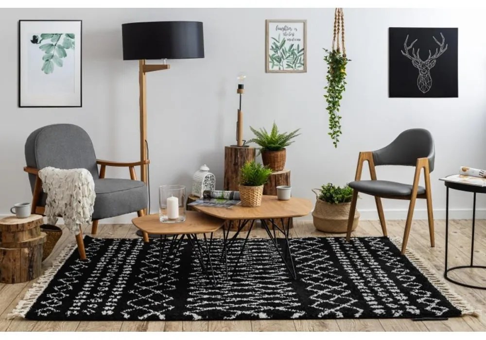 Kusový koberec Shaggy Etnic čierny 140x190cm