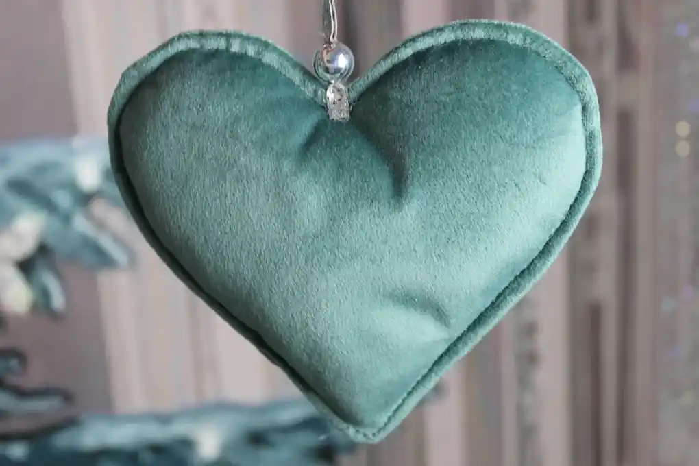 Modro zelené tiffany závesné zamatové srdce 15cm | BIANO