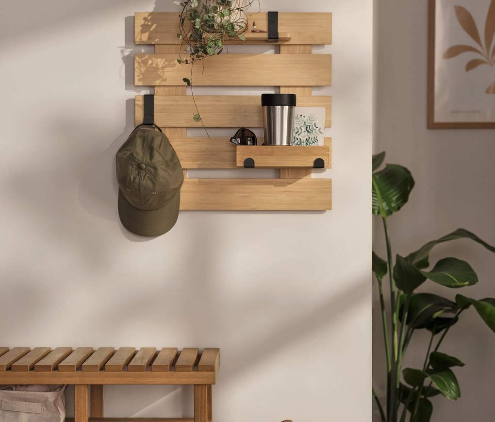 Nástenná polica s flexibilnými háčikmi a dnom