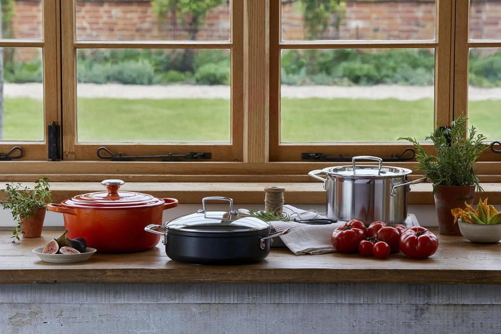 Hrniec Le Creuset nepriľnavý hliník s úchytmi 30 cm