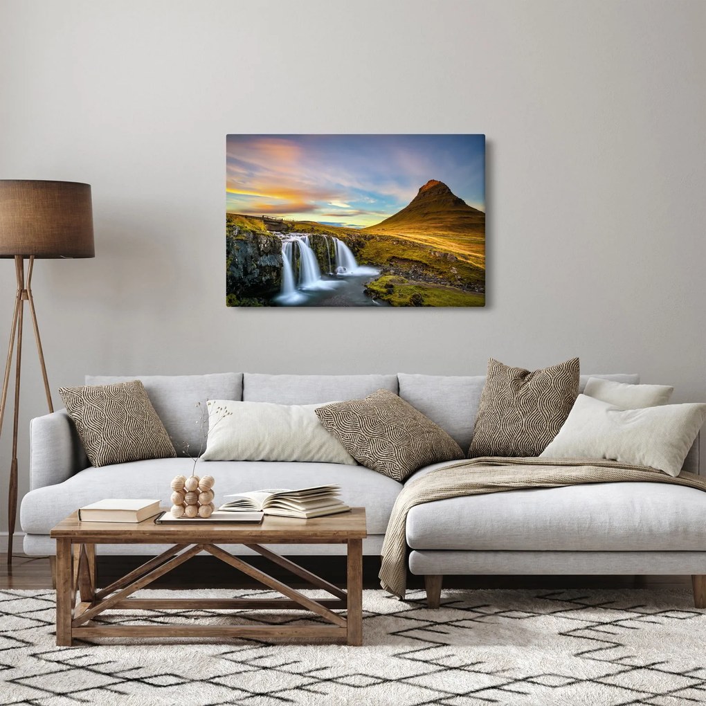 Obraz hory a vodopádov na Islande (90x60 cm)