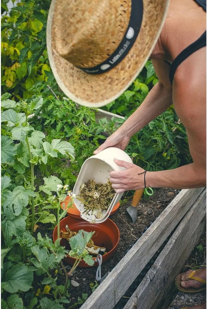 Kompostér v terakotovej farbe – Plastia