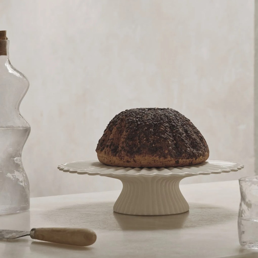 Ferm Living Designový stojan na tortu Fountain Off White