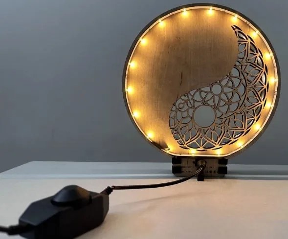 Drevená lampička na nočný stolík Jin Jang