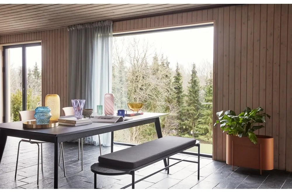 Čierna lavica Norm – Hübsch