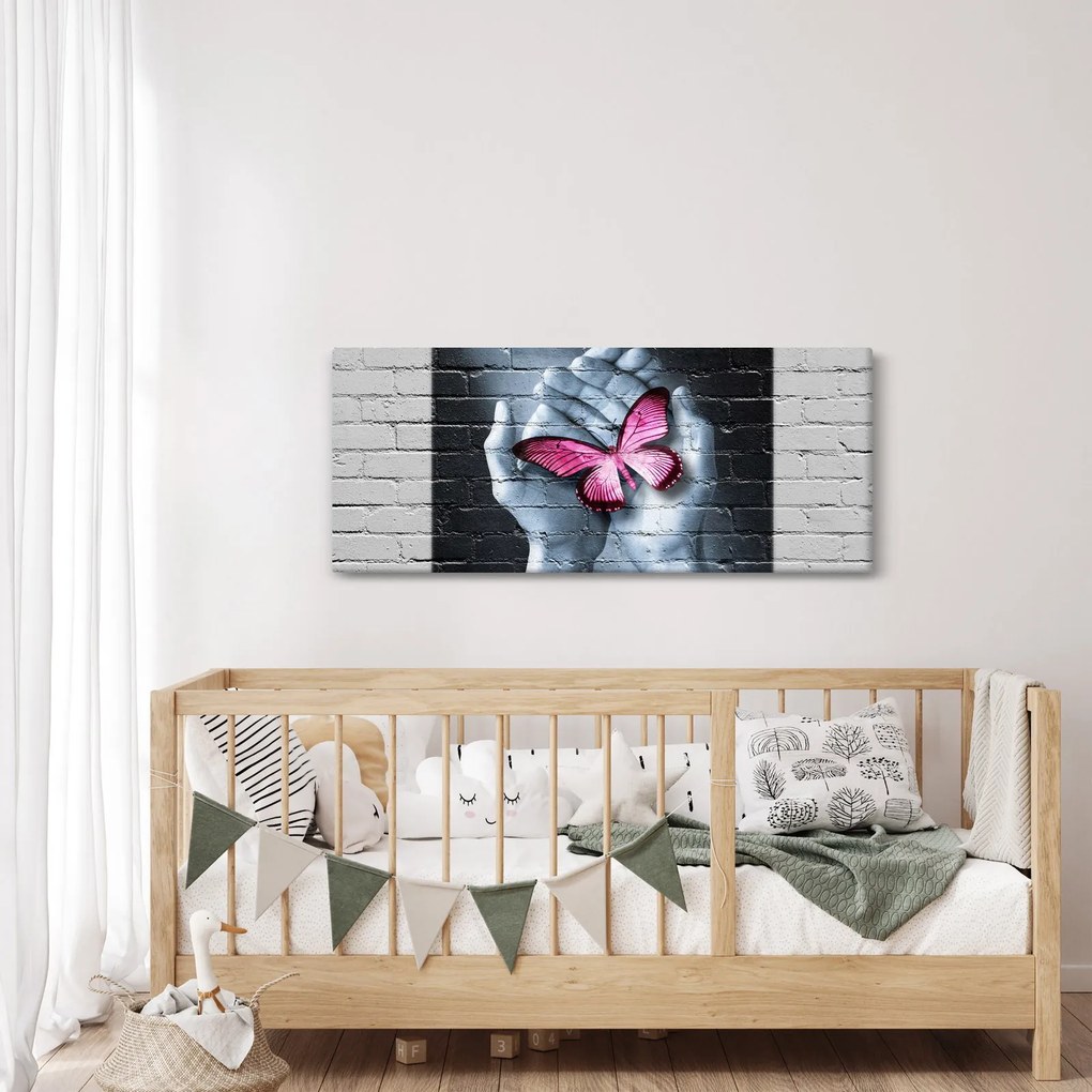 Obraz - Ružový motýľ v stene (120x50 cm)