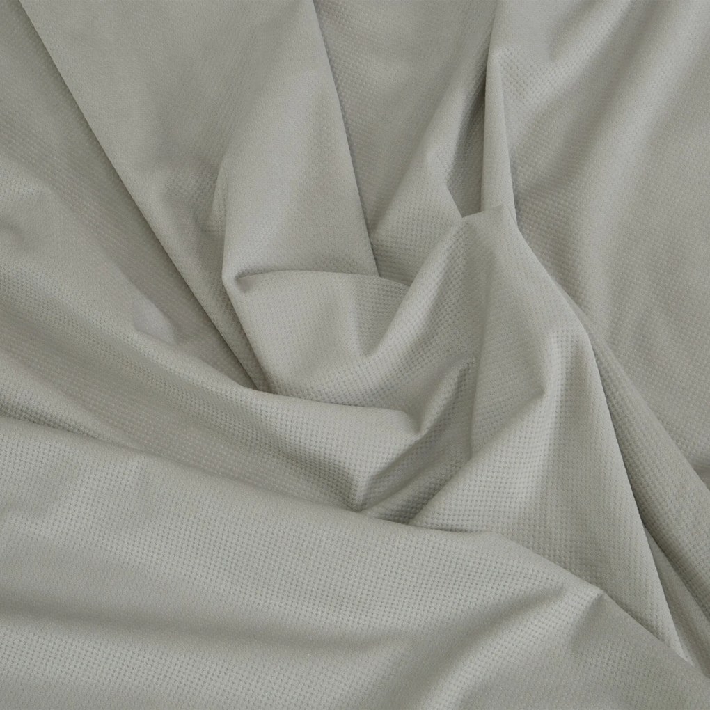 ZATEMŇOVACÍ ZÁVES NA KRÚŽKOCH MILO 140X250 CM STRIEBORNÁ