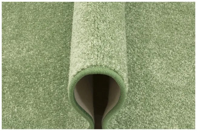 Metrážny koberec Carousel 40 NSF zelený