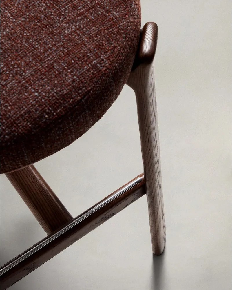 Hnedá/v tmavo prírodnej farbe barová stolička z jaseňového dreva (výška sedadla 75 cm) Granite – Kave Home