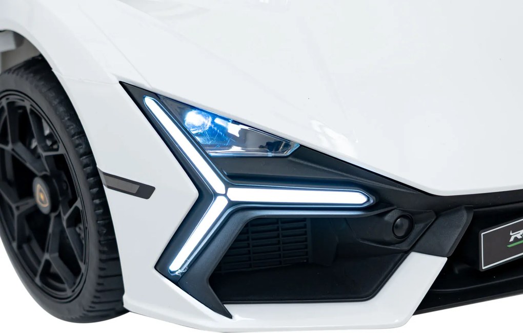 Ramiz Lamborghini Revuelto vozidlo Biela