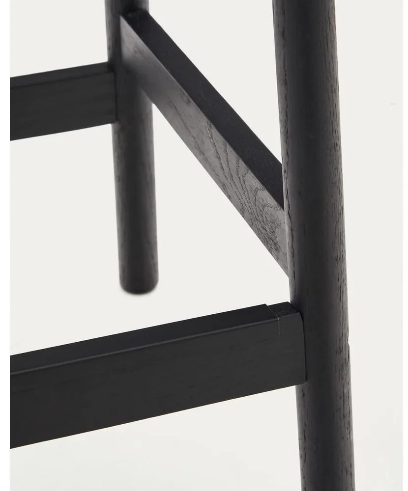 Čierne/v prírodnej farbe barové stoličky v súprave 2 ks z dubového dreva (výška sedadla 66 cm) Yalia – Kave Home