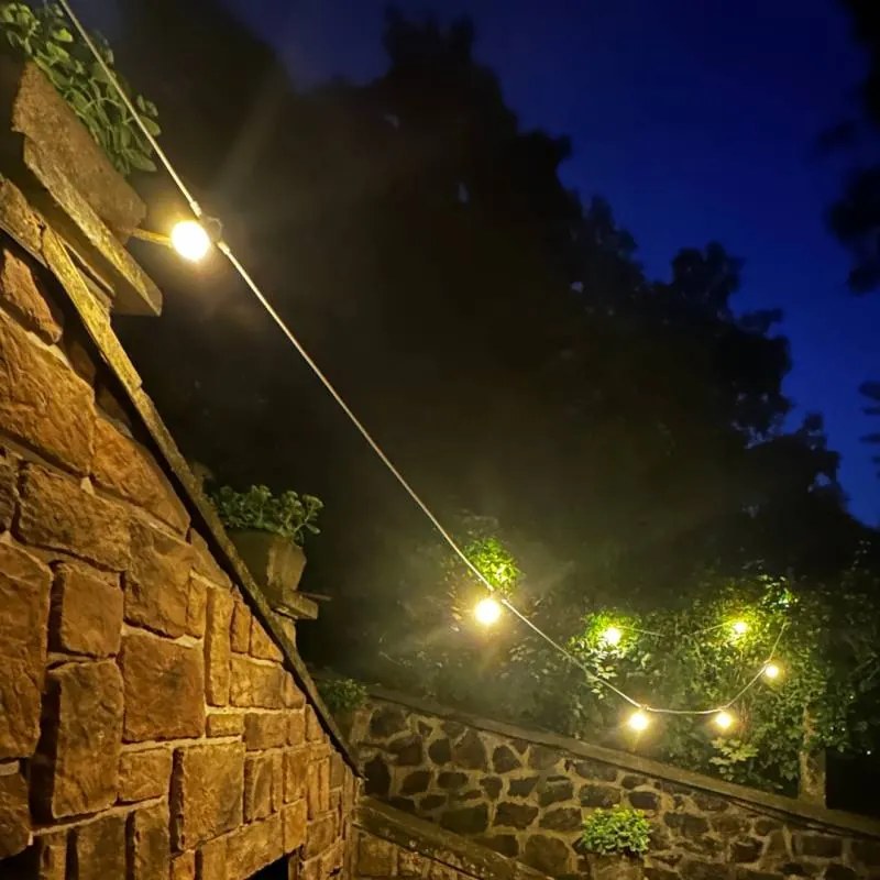 DECOLED Světelná girlanda pro žárovky s paticí E27, 50 m, 50 objímek, bílý kabel, IP67