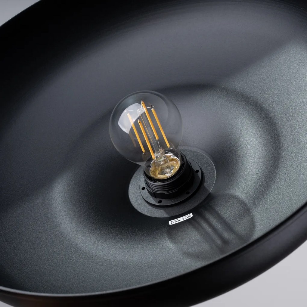 Závesné svietidlo Indy, 1x čierne kovové tienidlo, drevo