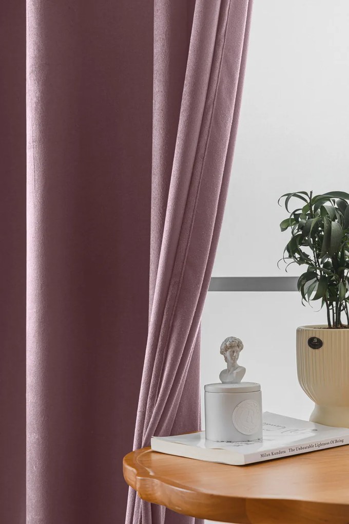 Svetlofialový zatemňovací záves VELVET 140x250 cm Zavesenie: Kovové krúžky