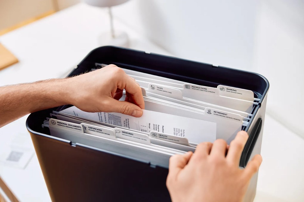 Rotho Úložný box na dokumenty na archiváciu + 10 závesných zakladačov, myPAPER BOX – čierny