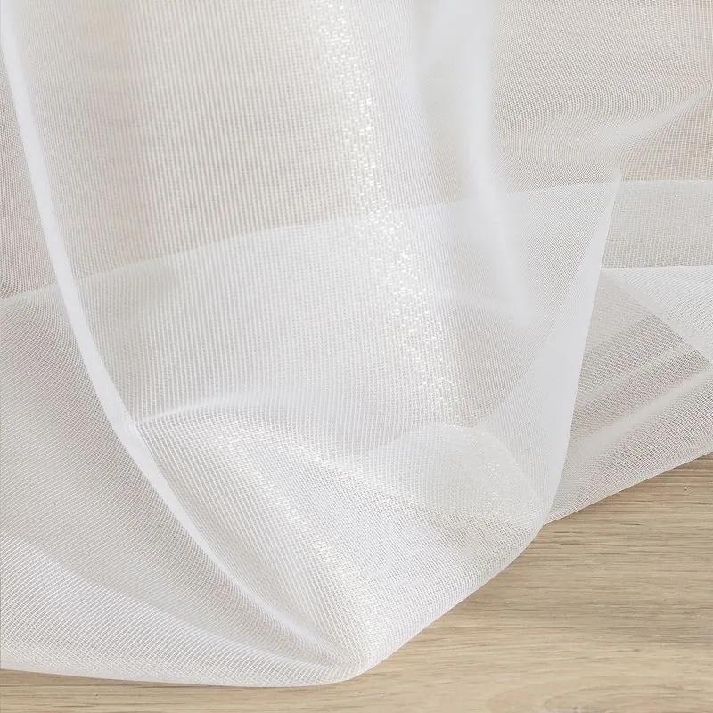 Biela záclona na páske ESEL vyrobená z hladkej lesklej látky 400x250 cm