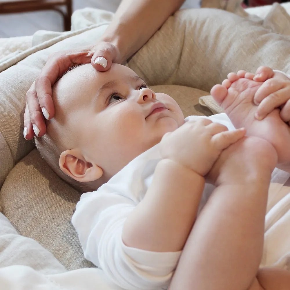 Ľanové hniezdo pre bábätko s volánom prírodné