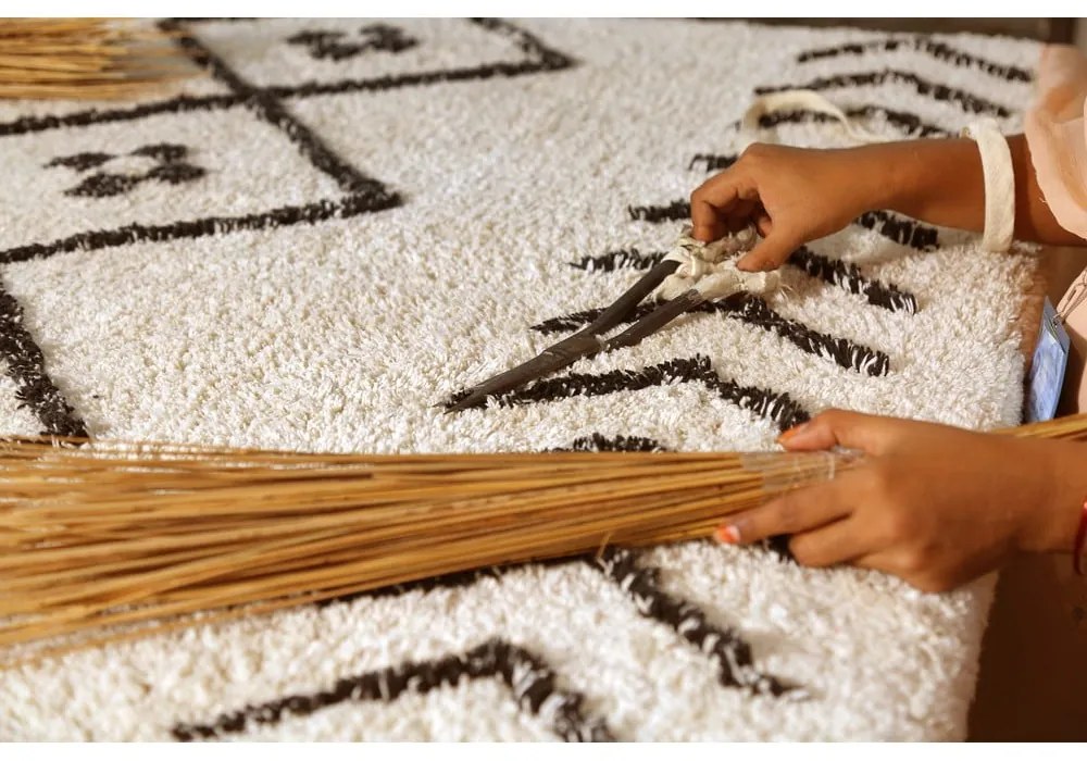 Krémový prateľný ručne tkaný bavlnený koberec 170x240 cm Bereber Rhombs – Lorena Canals