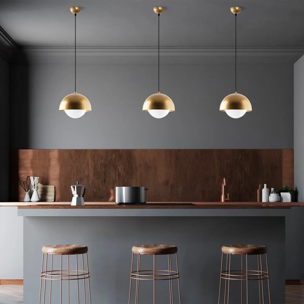 Závesné svietidlo v zlatej farbe so skleneným tienidlom ø 20 cm Camgoz – Opviq lights