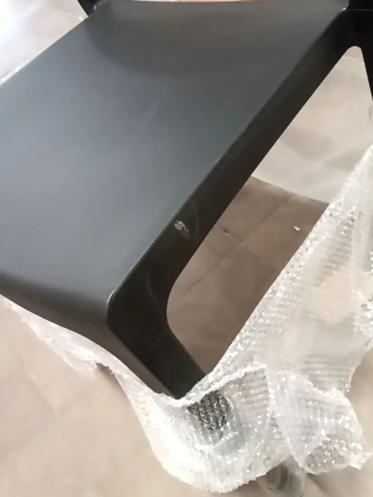 AKCIA Čierna plastová stolička PAGI II. akosť