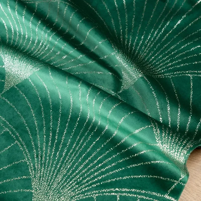Dekorstudio Elegantný zamatový behúň na stôl BLINK 14 zelený Rozmer behúňa (šírka x dĺžka): 35x220cm