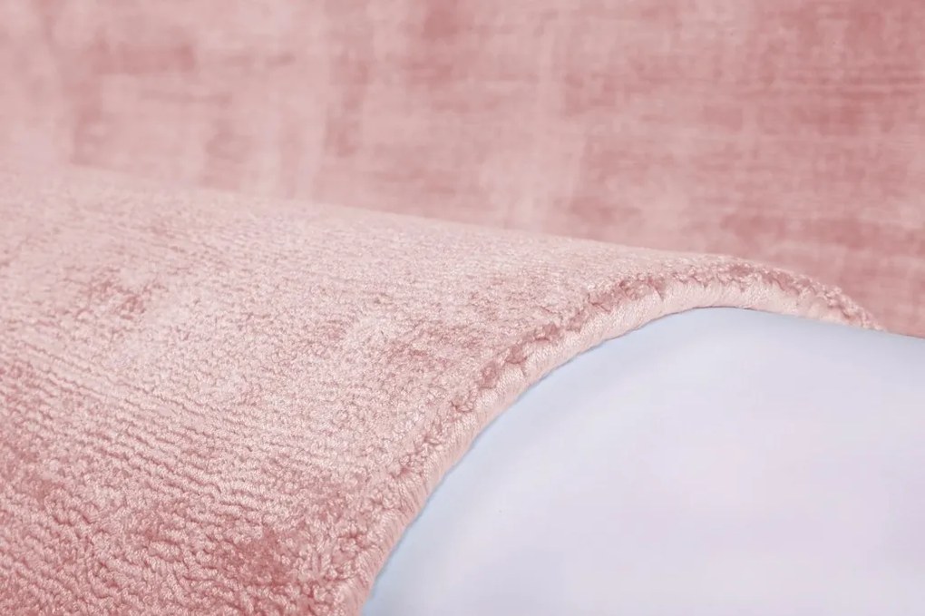Obsession koberce Ručne tkaný kusový koberec Maori 220 Powder pink - 120x170 cm