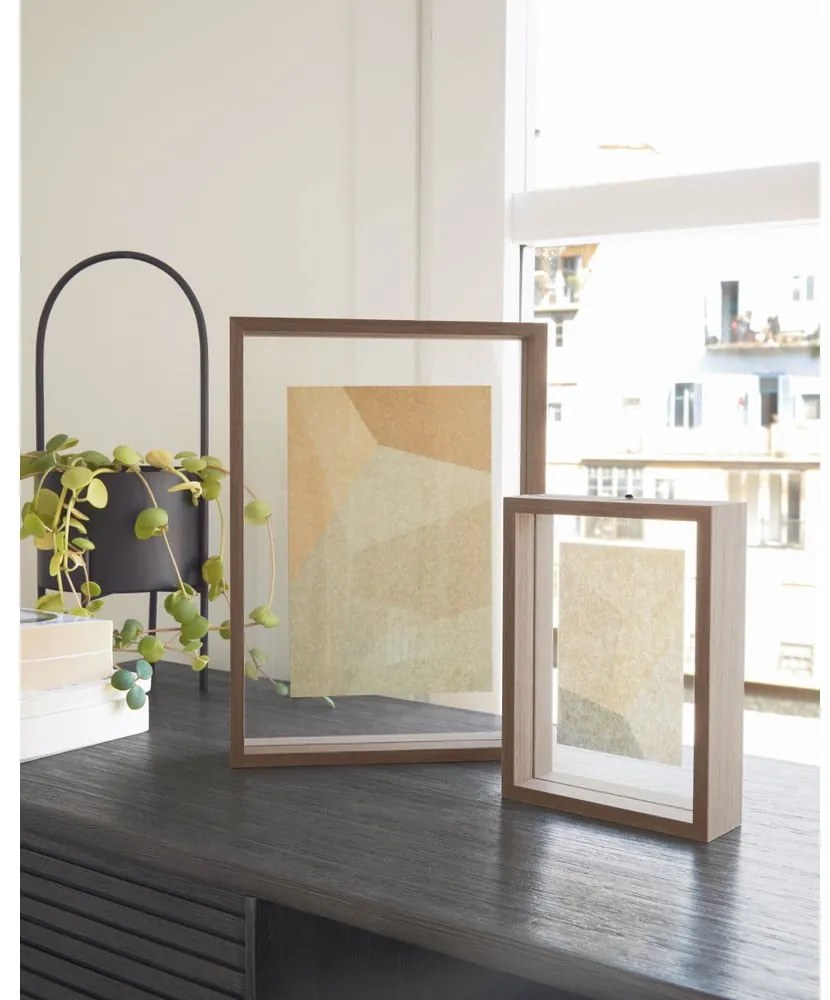 Stojací rámček v prírodnej farbe 22,5x31,5 cm Flavina – Kave Home