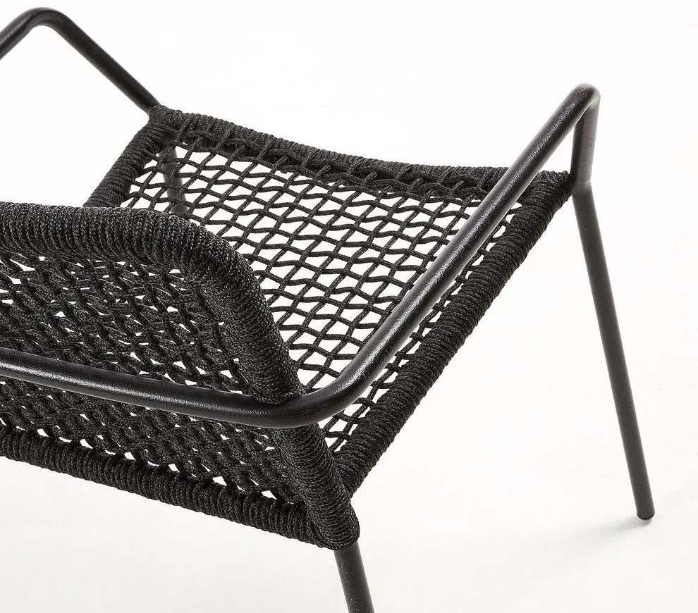 Čierna záhradná stolička s oceľovou konštrukciou Kave Home Bomer