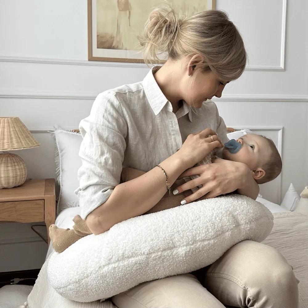 Vankúš croissant vanilka 55cm