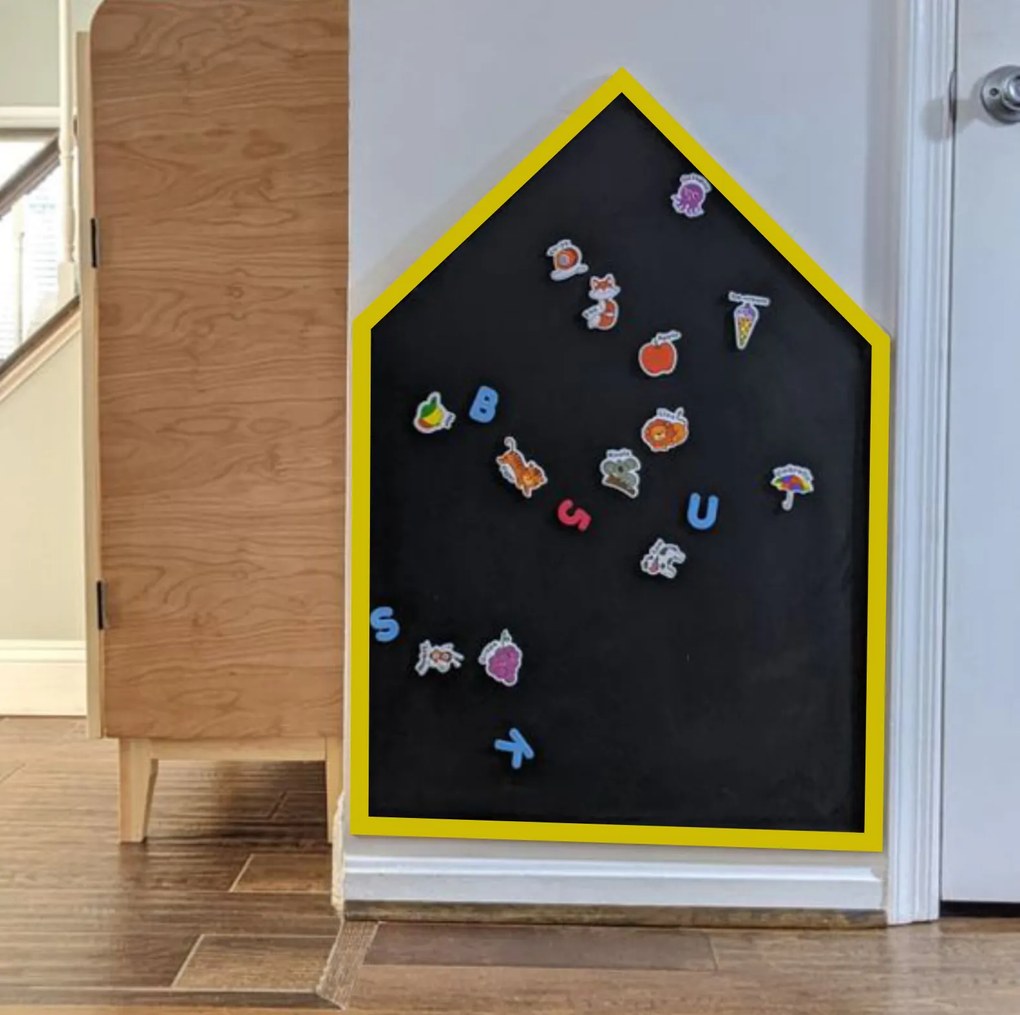 Toptabule.sk  Kriedová tabuľa Domček v prírodnom drevenom ráme + 7 farieb rámu