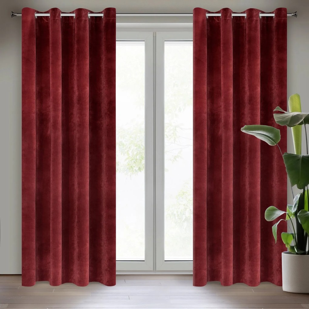 ZATEMŇOVACÍ ZÁVES NA KRÚŽKOCH RIA 140X250 CM BORDOVÁ