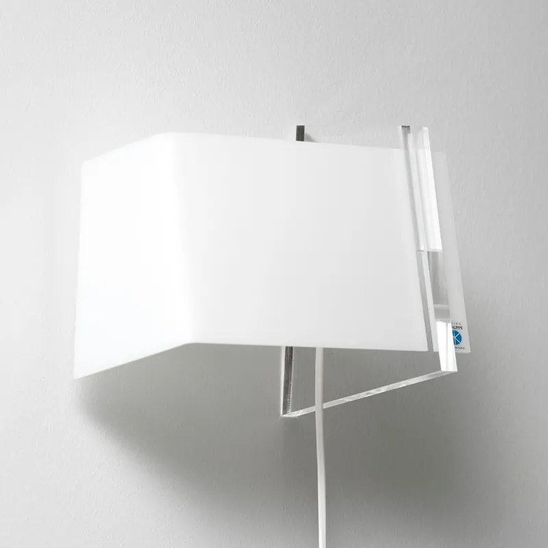 Nástenná lampa Leena, ľavá varianta