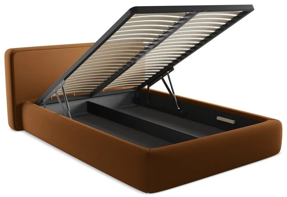 Čalúnená dvojlôžková posteľ v terakotovej farbe s úložným priestorom s roštom 140x200 cm Kiana – Makamii
