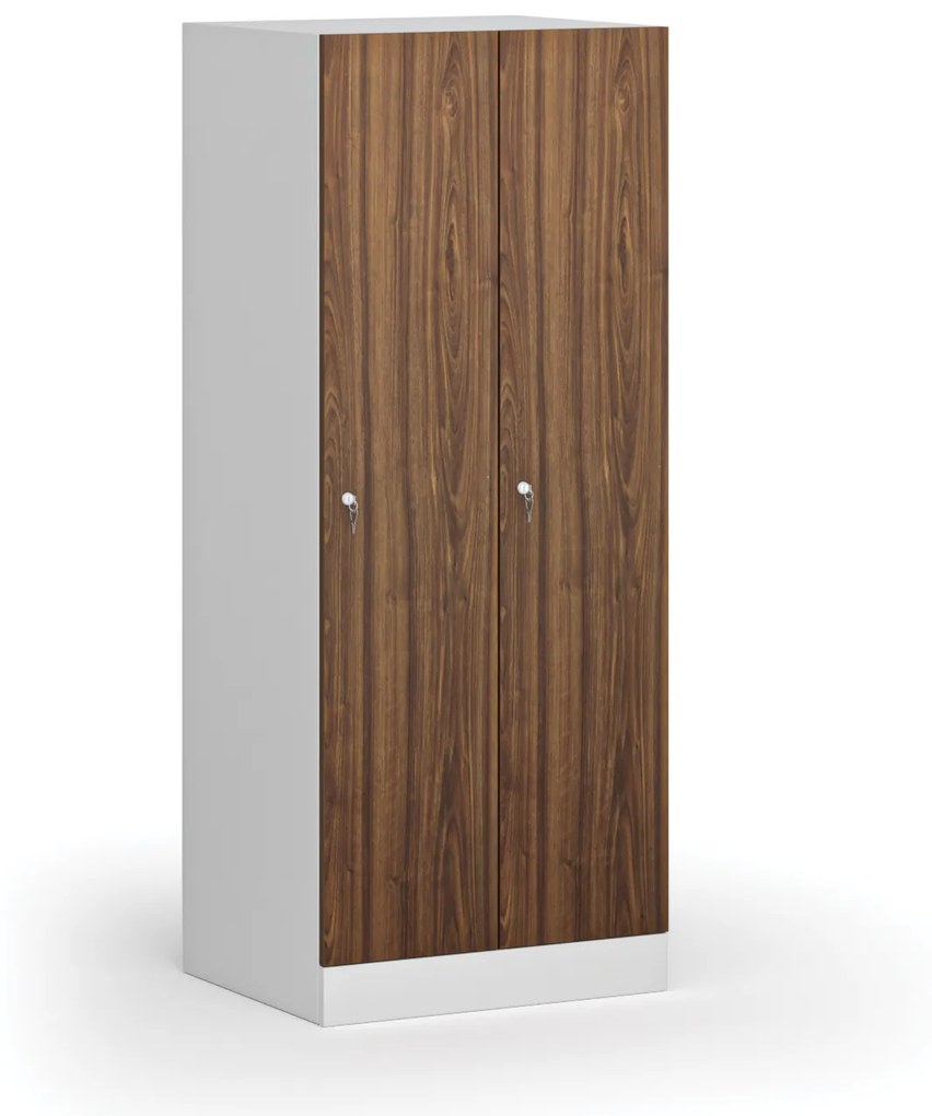 Šatníková skrinka znížená, 2 oddiely, 1500 x 600 x 500 mm, cylindrický zámok, laminované dvere, orech