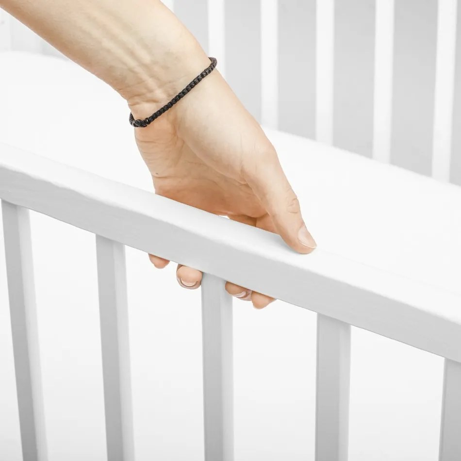 New Baby Detská postieľka Lilly so sťahovacou bočnicou a zásuvkou, biela