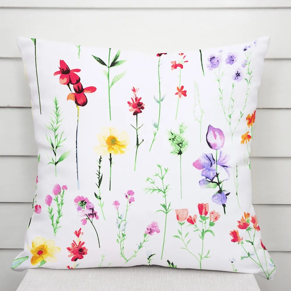 Biante Bavlnená obliečka na vankúš Sandra SA-492 Kvetovaná lúka na bielom 60 x 60 cm