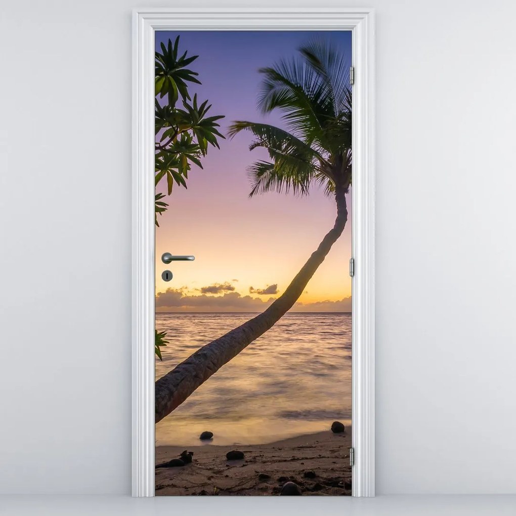 Fototapeta na dvere - Palma na pláži (95x205cm)