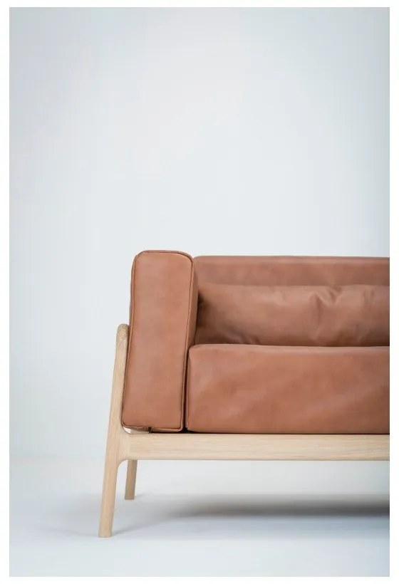 Koňakovohnedá pohovka z byvolej kože s konštrukciou z masívneho dubového dreva Gazzda Fawn, 210 cm