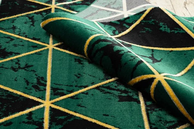Koberec EMERALD exkluzívny 1020 glamour, styl marmur, trojuholníky fľaškovo zelený / zlatý