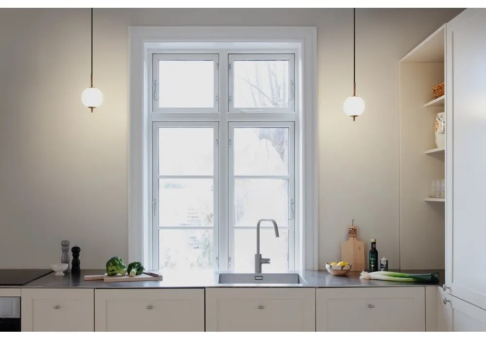 Kovové LED závesné svietidlo so skleneným tienidlom v mosadznej farbe ø 12 cm Audrey – UMAGE