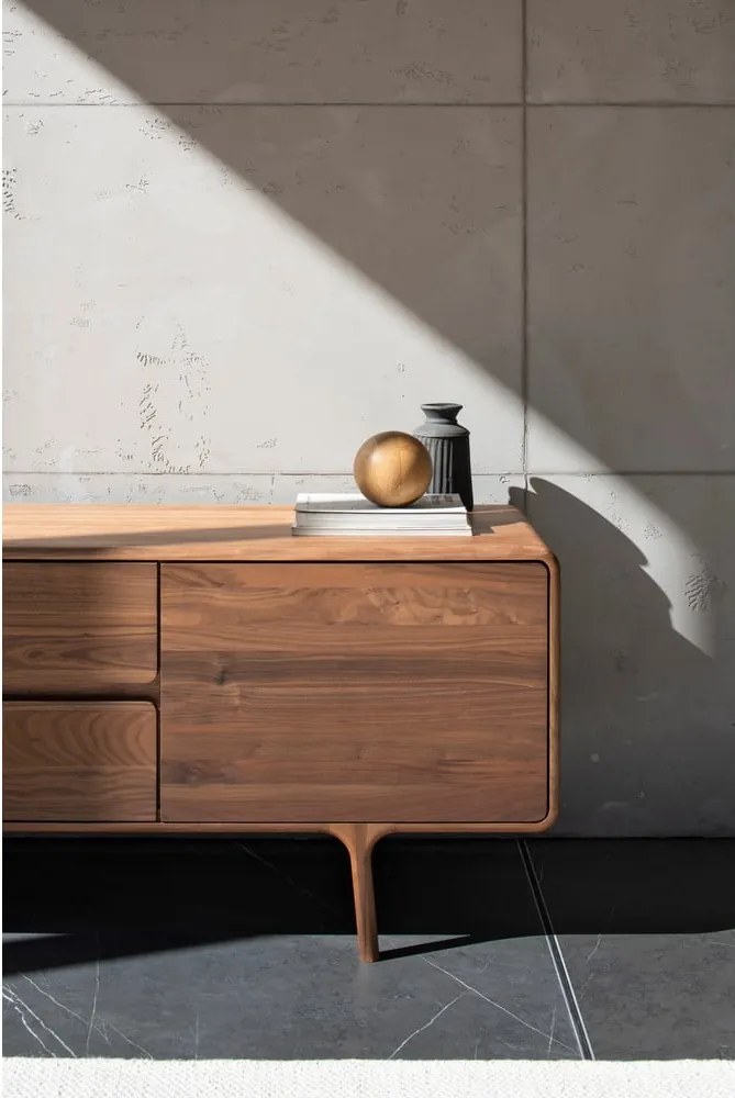 Hnedý TV stolík z orechového dreva 180x65x45 cm Fawn – Gazzda