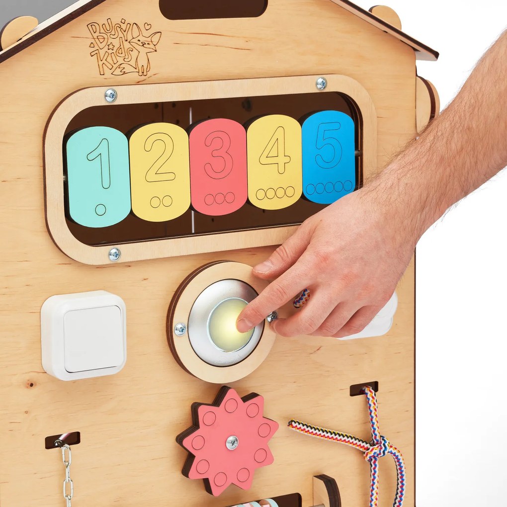Drevený activity board domček Natura