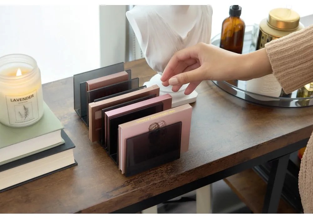 Matne čierny kúpeľňový organizér na kozmetiku z recyklovaného plastu Palette Station - iDesign