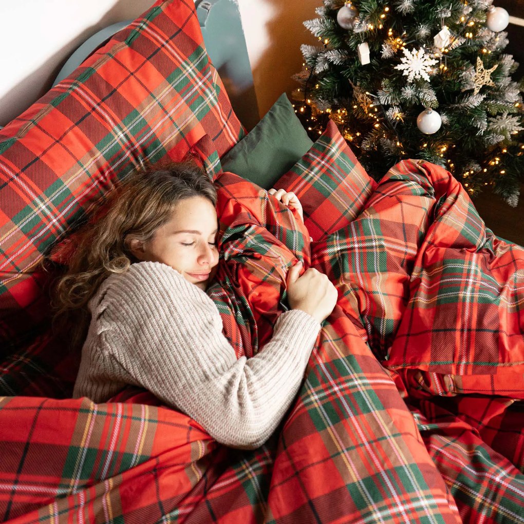 Goldea vianočná bavlnená obliečka na vankúš - červené káro 40 x 40 cm